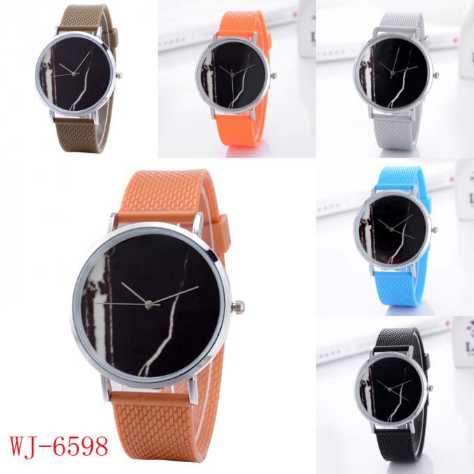 Wj-7762 πλαστικό λουρί Wristwatch γυναικών μόδας